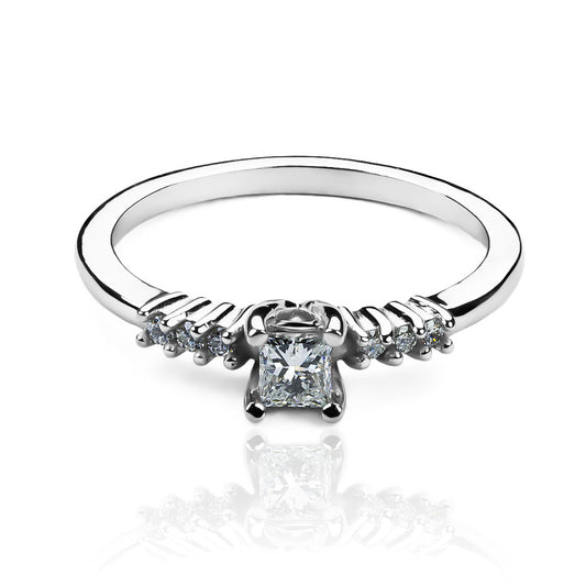 Anillo Princess SS fabricado por Joyería Caracas en oro 18k cuenta con certificado de calidad y garantía para toda la vida.