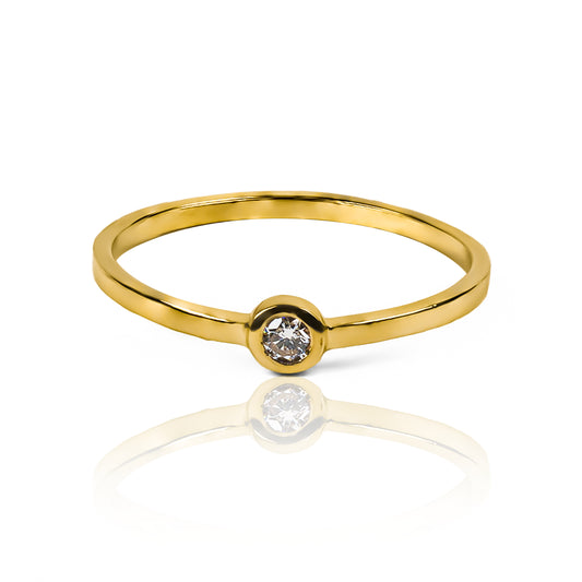 Anillo de compromiso Circuit Diamond, hecho en oro de 18 quilates y certificado de calidad, de Joyería Caracas es un símbolo de compromiso y amor para toda la vida.