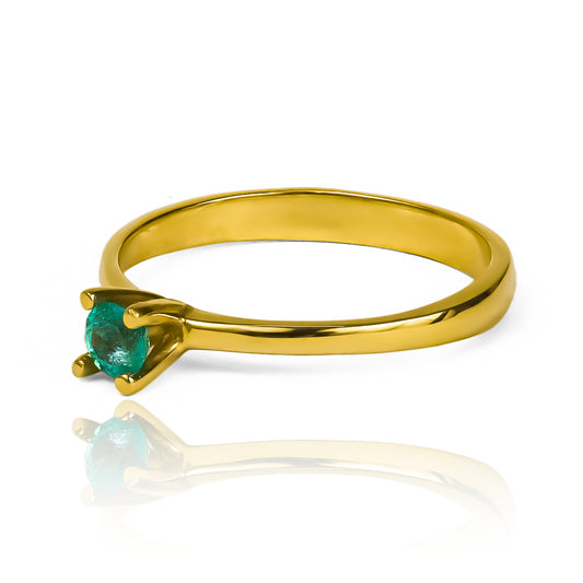 Anillo de compromiso pirámide Esmeralda, fabricado en Joyería caracas con oro 18k de la más alta calidad y certificado de garantía de por vida.