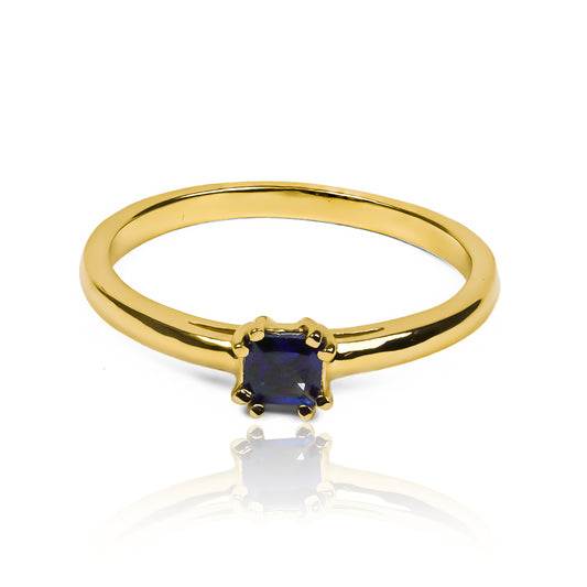 Anillo de compromiso Bridge es una pieza de Joyería Caracas. Elaborado con oro de 18 k, cuenta con un impresionante certificado de calidad y garantía de por vida.