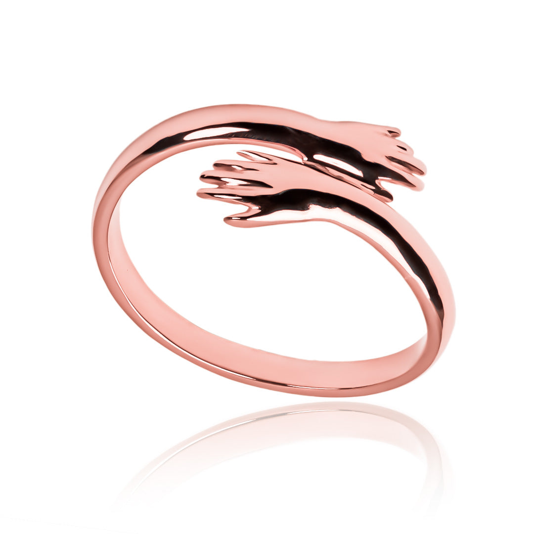 Argollas de matrimonio Golden Hug, fabricadas en oro 18k por Joyería Caracas, cuentan con un certificado de calidad que garantiza su autenticidad y durabilidad.