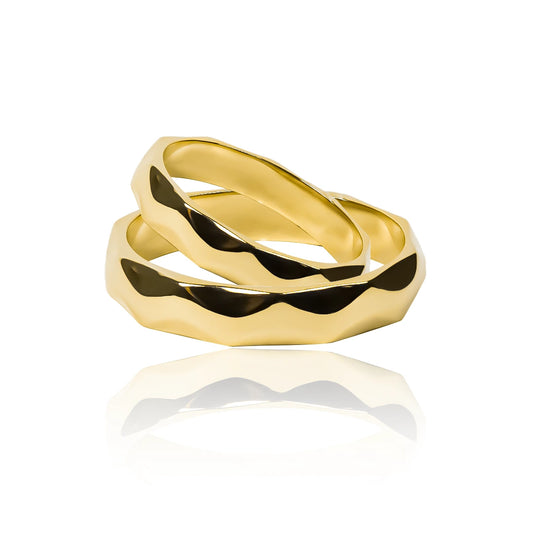 Argollas de matrimonio Geometry. Fabricadas en oro de 18K por Joyería Caracas. Cuenta con garantía de por vida.