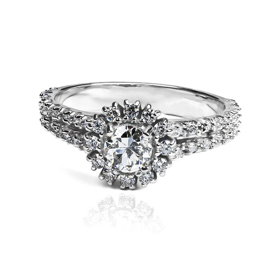 Anillo obelisk fabricado por Joyería Caracas en oro 18k, cuenta con un certificado de calidad y garantía para toda la vida.