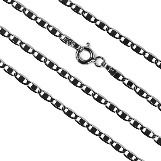 Cadena de escalera plana con espejo S40 blanco de Joyería Caracas es una opción elegante y sofisticada para cualquier ocasión. Hecha en oro de 18k.