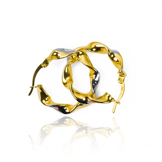 Descubre la verdadera belleza con nuestras Candongas Melcocha M 3 oros I. Confeccionadas en oro de 18 quilates por Joyería Caracas, estas piezas son un tesoro para toda la vida. Sin duda, un lujo que nunca pasa de moda con garantía de por vida.