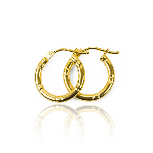 Descubre la elegancia y exclusividad de Candongas Sailor S I. Fabricado en oro 18K por Joyería Caracas, este producto cuenta con una garantía para toda la vida. Haz de este accesorio una joya atemporal en tu colección.