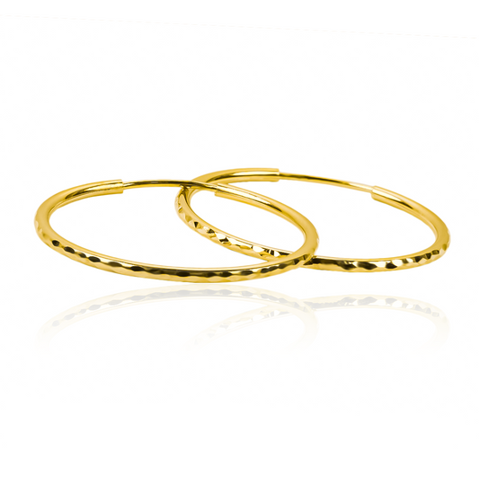 Las Candongas Sin fin diamantada L I, diseñadas por Joyería Caracas, son una pieza de alta joyería en Oro 18K. Con su exclusivo y elegante diseño, estas candongas son una inversión segura con garantía para toda la vida. Añade un toque de lujo y sofisticación a tu colección de joyas con estas piezas únicas.