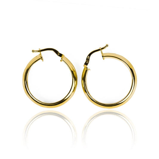 Candongas Medio tubo MM elaboradas en oro de 18K por Joyería Caracas, esta pieza exclusiva ofrece una garantía de por vida.