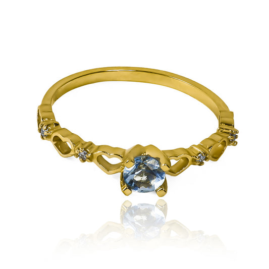Anillo de compromiso con el corazón de topacio es la elección ideal. Fabricado en nuestra Joyería Caracas con oro de 18k y viene con garantía de por vida.