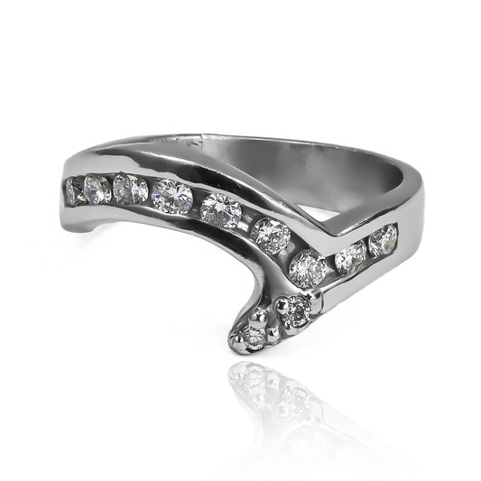 Anillo Diamonds eternal. Hecho con oro de 18 quilates, este hermoso diseño de Joyería Caracas cuenta con un certificado de calidad y garantía de por vida.