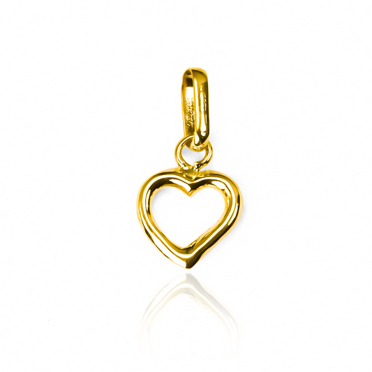 Dije Corazón liso S JT. Bañado en oro de 18K y con la calidad excepcional de Joyería Caracas, este dije es una pieza única. Además, cuenta con garantía de por vida.