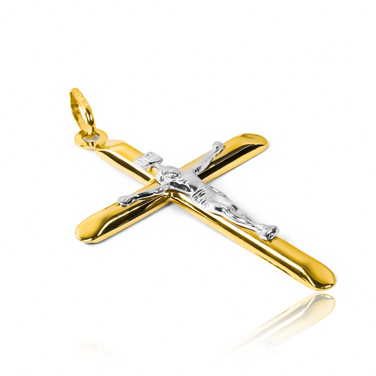 Dije en forma de cruz, elaborado en oro 18K por Joyería Caracas. Cuenta con garantía de por vida.