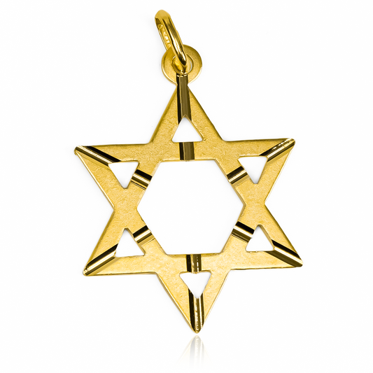 Dije Estrella de David rayos L I, elaborado en Oro 18K y con el sello de calidad de Joyería Caracas. Cuenta con garantía de por vida.