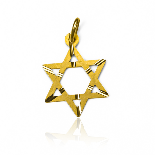 Dije Estrella de David rayos S I es un dije elegante y exclusivo en oro 18K, diseñado por Joyería Caracas. Con su garantía de por vida.