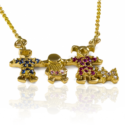 Déjate encantar por la elegancia de nuestro Dije Gargantilla Family & Dog. Fabricado en Oro 18K y garantizado para toda la vida por Joyería Caracas. Resalta el amor y la unión de tu familia con este lujoso accesorio. Una pieza exclusiva para personas sofisticadas y de buen gusto.