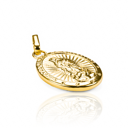 Dije Guadalupe XXL JT con acabado en oro 18K. Con diseño de la prestigiosa Joyería Caracas y respaldado por una garantía de por vida.
