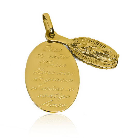 Dije Guadalupe pray oval JC en Oro 18K. Hecho por Joyería Caracas, cuenta con garantía de por vida.