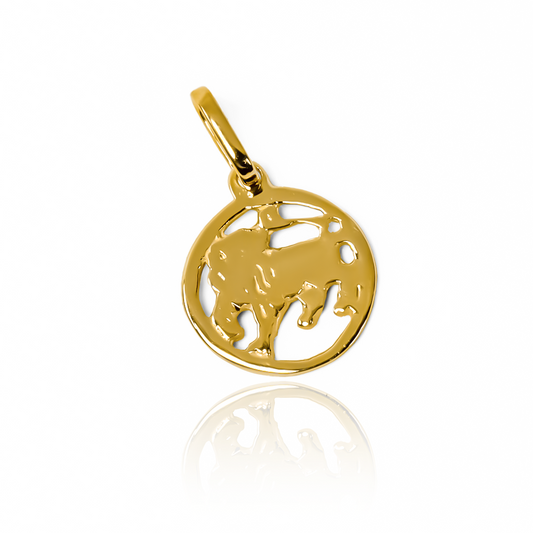 Dije Leo. Fabricado en oro de 18 quilates por la prestigiosa Joyería Caracas. Con una garantía de por vida.