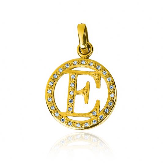 Dije Letra E party cristal JC, realza tu elegancia con oro 18K y el toque de Joyería Caracas. Además, disfruta de nuestra garantía para toda la vida.