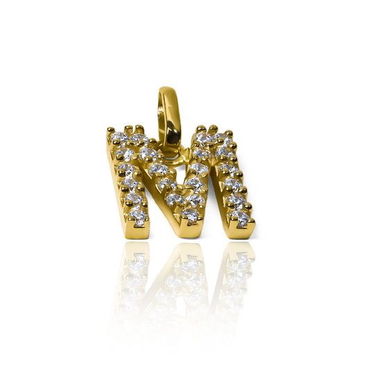 Dije Letra M crystal JC. Hecho de Oro 18K y diseñado por Joyería Caracas, cuenta con garantía de por vida.