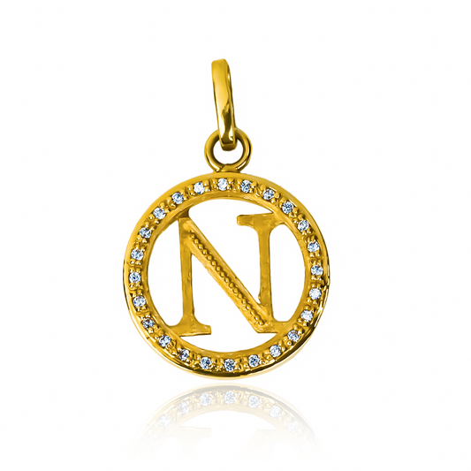 Dije Letra N party cristal JC. Diseñado en Oro 18K por Joyería Caracas, cuenta con garantía de por vida.