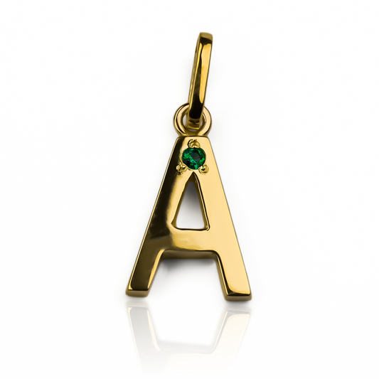 Dije Letra cristal JC está elaborada en oro 18K con un elegante acabado de Joyería Caracas. Cuenta con garantía de por vida.