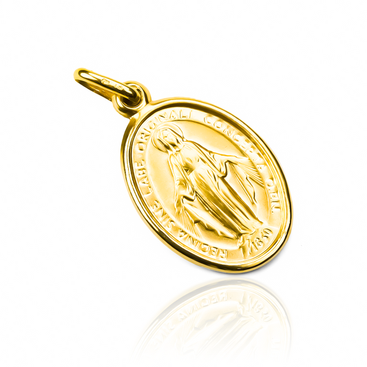 Dije Milagrosa H L I es una joya exquisita, elaborada con oro de 18K y diseñada por la reconocida Joyería Caracas. Cuenta con garantía de por vida.