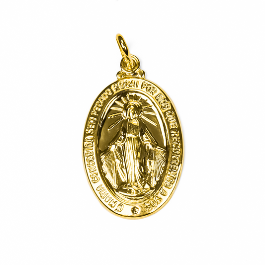 Dije Milagrosa L I. Fabricado en oro 18K y diseñado por Joyería Caracas, cuenta con garantía de por vida.