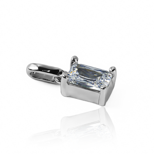 Dije Rectangle blanco, creado con elegante oro 18K de la exclusiva Joyería Caracas. Con garantía de por vida.