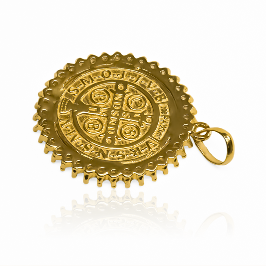 Dije San Benito casting L JT. Confeccionado en oro 18K por la prestigiosa Joyería Caracas, garantizado para toda la vida.