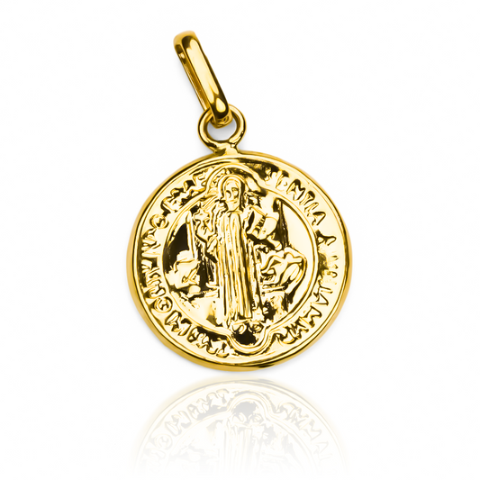 Dije San Benito S JT. Fabricado en oro 18K por Joyería Caracas, este dije es una verdadera obra de arte. Además, cuenta con la garantía de por vida.