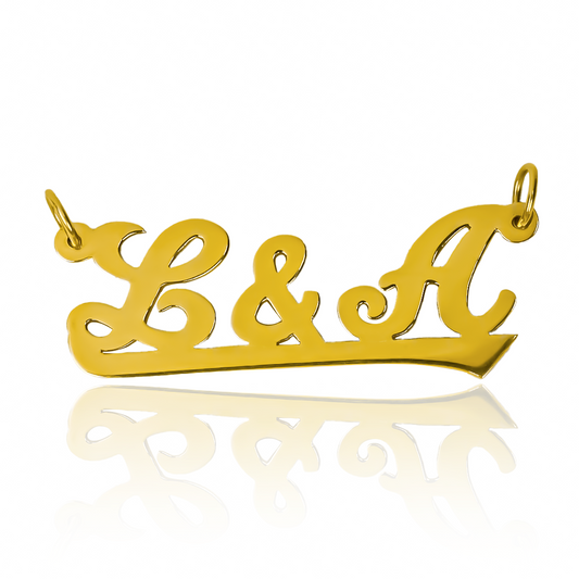 Dije de Nombre personalizado LYA. Hecho en Oro 18K con el arte y el savoir-faire de Joyería Caracas, cuenta con garantía de por vida.
