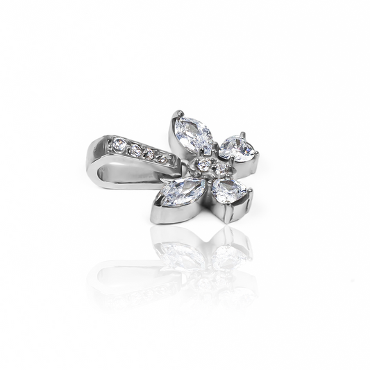 Dije white Butterfly es una pieza de joyería exclusiva de Oro 18K con el toque de elegancia y calidad característico de Joyería Caracas. Con garantía para toda la vida.