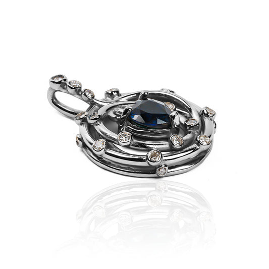 Dije Octopus - sapphire & diamonds elaborado en Oro 18K por Joyería Caracas, cuentan con garantía de por vida.