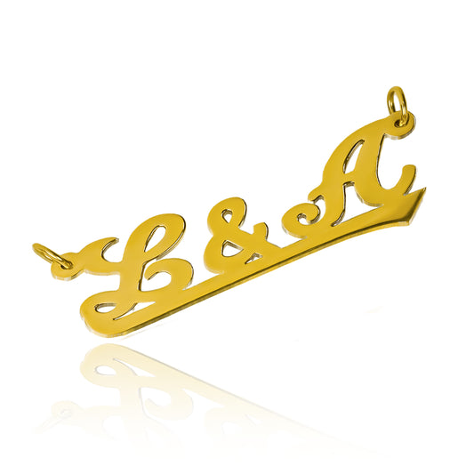 Dije de Nombre personalizado LYA. Hecho en Oro 18K con el arte y el savoir-faire de Joyería Caracas, cuenta con garantía de por vida.