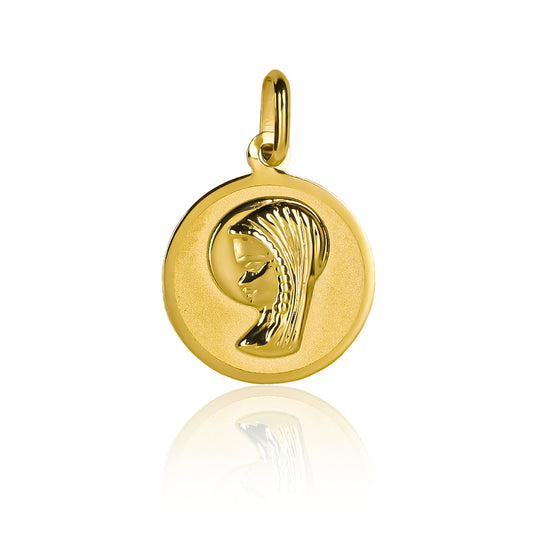 Dije Rostro virgen placa redonda I, elaborado en oro 18K por Joyería Caracas, cuenta con garantía de por vida.