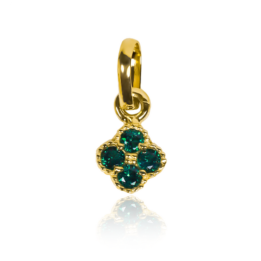 Dije Trébol green S fabricado en Oro 18K, elaborado por Joyería Caracas. Además, con nuestra garantía para toda la vida.