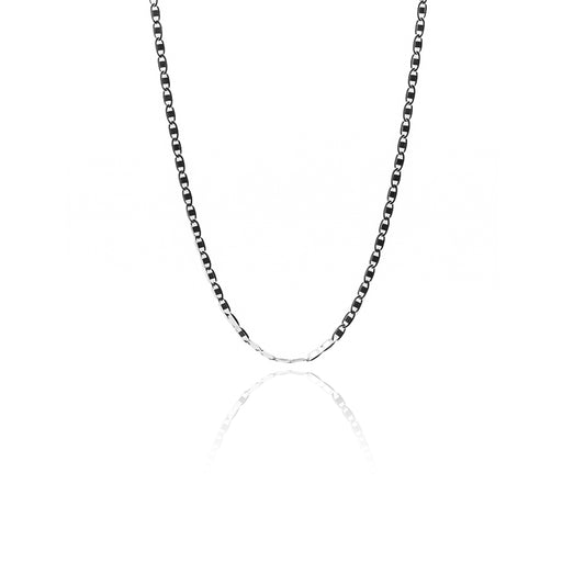 Cadena de escalera plana con espejo S40 blanco de Joyería Caracas es una opción elegante y sofisticada para cualquier ocasión. Hecha en oro de 18k.