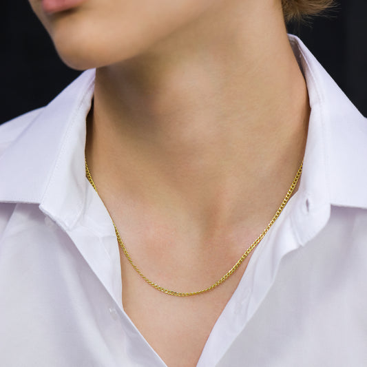 Cuello de hombre con cadena en tejido Cubana de 50 cm en oro amarillo de 18 quilates, hecho en Joyería Caracas.