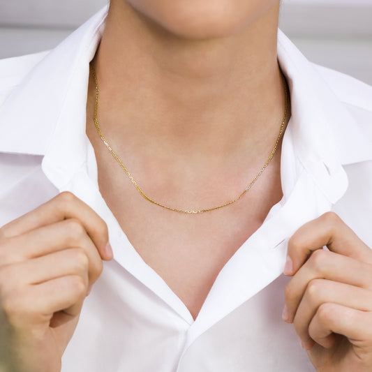 Cuello de hombre con cadena en tejido Escalera brillante plana de 50 cm en oro amarillo de 18 quilates, hecho en Joyería Caracas.