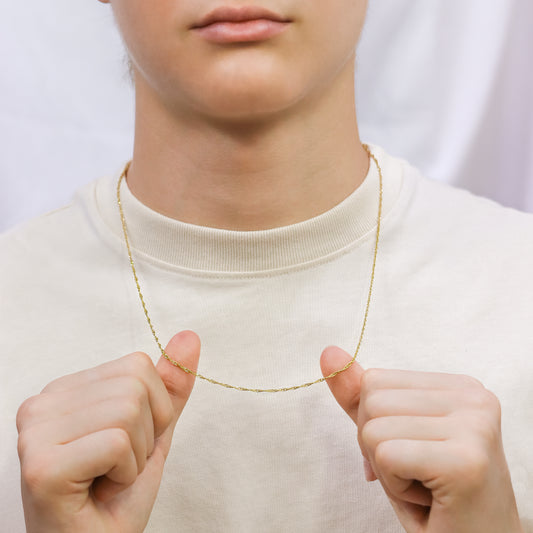Cuello de hombre con cadena en tejido Singapur de 60 cm en oro amarillo de 18 quilates, hecho en Joyería Caracas.