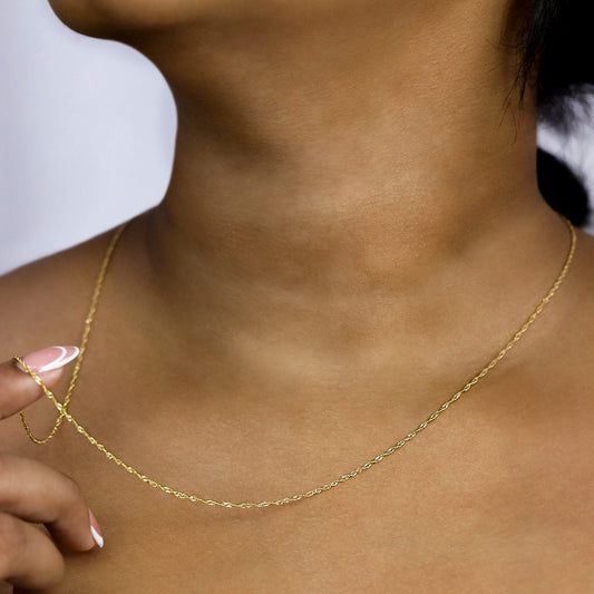 Cuello de mujer con cadena en tejido Singapur de 60cm en oro amarillo de 18 quilates, hecho en Joyería Caracas.
