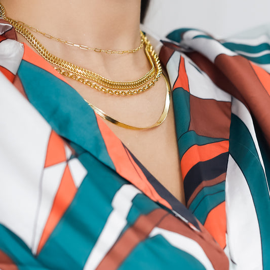 Cuello de mujer con cadena en tejido Rolón de 45 cm en oro amarillo de 18 quilates, hecho en Joyería Caracas.