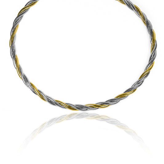 Gargantilla Resorte Bicolor, fabricado en oro 18K por Joyería Caracas, cuenta con un certificado de calidad y garantía de por vida.