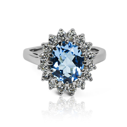 Anillo Lady tradicional- Topacio y Diamantes fabricado por Joyería Caracas en oro 18 quilates, cuenta con certificado de calidad y garantía de por vida.