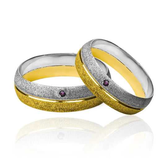 Argollas de matrimonio Mate Bicolor Rubí, fabricadas en oro 18k por Joyería Caracas, cuenta con certificado de calidad y garantía de por vida.