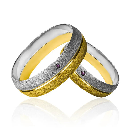 Argollas de matrimonio Mate Bicolor Rubí, fabricadas en oro 18k por Joyería Caracas, cuenta con certificado de calidad y garantía de por vida.