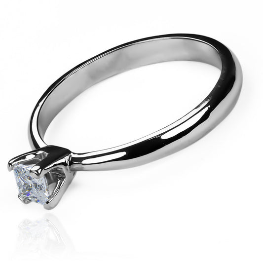 Anillo pirámide square, fabricado por Joyería Caracas en oro 18k y viene con certificado de calidad y garantía de por vida.