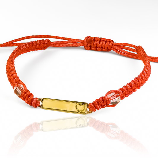 Pulsera tejida de placa con corazón en alto relieve de oro 18K, cuidadosamente elaborado por Joyería Caracas. Con una garantía para toda la vida.