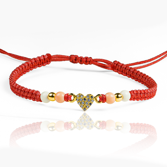 Pulsera Corazón Cristales JT + Esferas #3 de Joyería Caracas está elaborada en oro 18k, con detalles en hilo coreano y bisutería de calidad. Con garantía de por vida y sin costo adicional.